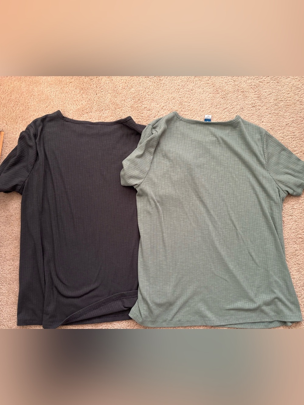 Old Navy Women’s Set of 2 Luxe Ribbed T-Shirts - Picture 5 of 5